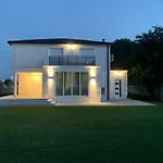 Mikeli فيلة *