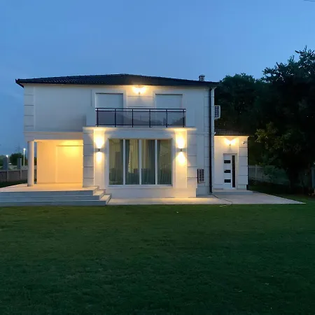 Mikeli Villa *